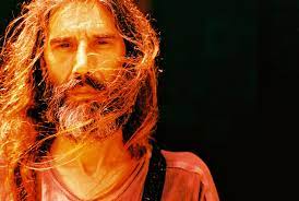 Sa berritta è un copricapo maschile che veniva indossato in Sardegna fino ai primi decenni del XX secolo, nei paesi della barbagia era utilizzato dagli uomini più anziani anche oltre la seconda metà del 1900. Ha una particolar Gli uomini erano soliti portare, questo consentiva non solo una maggiore comodità nello svolgimento dei lavori manuali, ma pure di proteggere i capelli dalla sporcizia. La lunghezza poteva variare dai 50cm fino ad un metro. Dopo che gli editti sabaudi imposero a fatica che gli uomini portassero i capelli corti e barba colta, vennero realizzate berrittas più corte e più comode da indossare. Sa berritta è un berretto realizzato in lana grezza, su vresi (orbace), tinta di nero, costituito da due pezzi di stoffa speculari cuciti per formare un tubo e arrotondati all'estremità occlusa. Viene fatto ricadere sulla schiena o sulle spalle, a seconda della lunghezza. Nelle grandi occasioni veniva spesso ripiegata più volte sopra il capo, in modo da conferire all'uomo un maggior contegno.